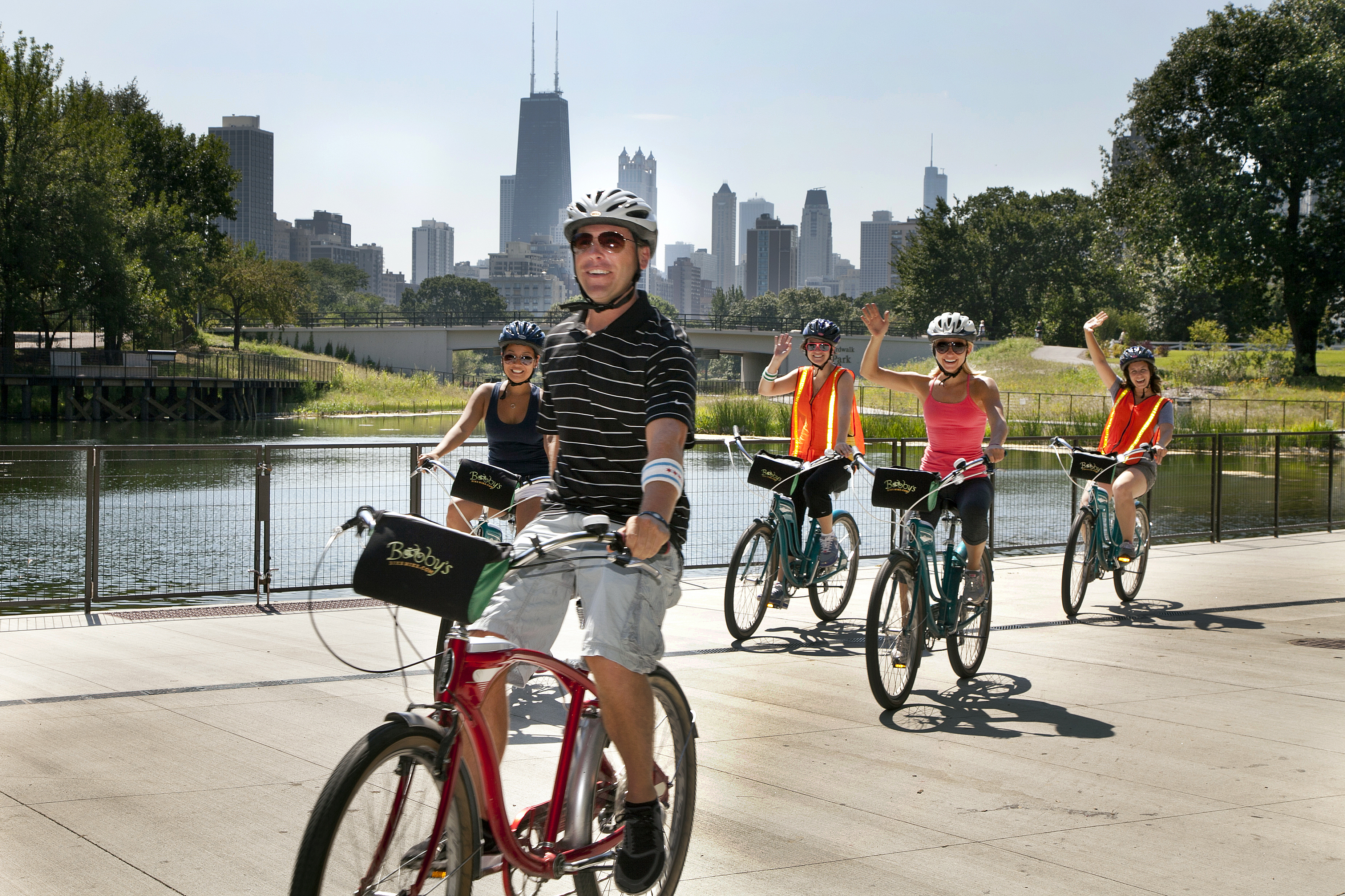Bicycle riders in Chicago's lakefront neighborhoods area | Bike Tours Chicago